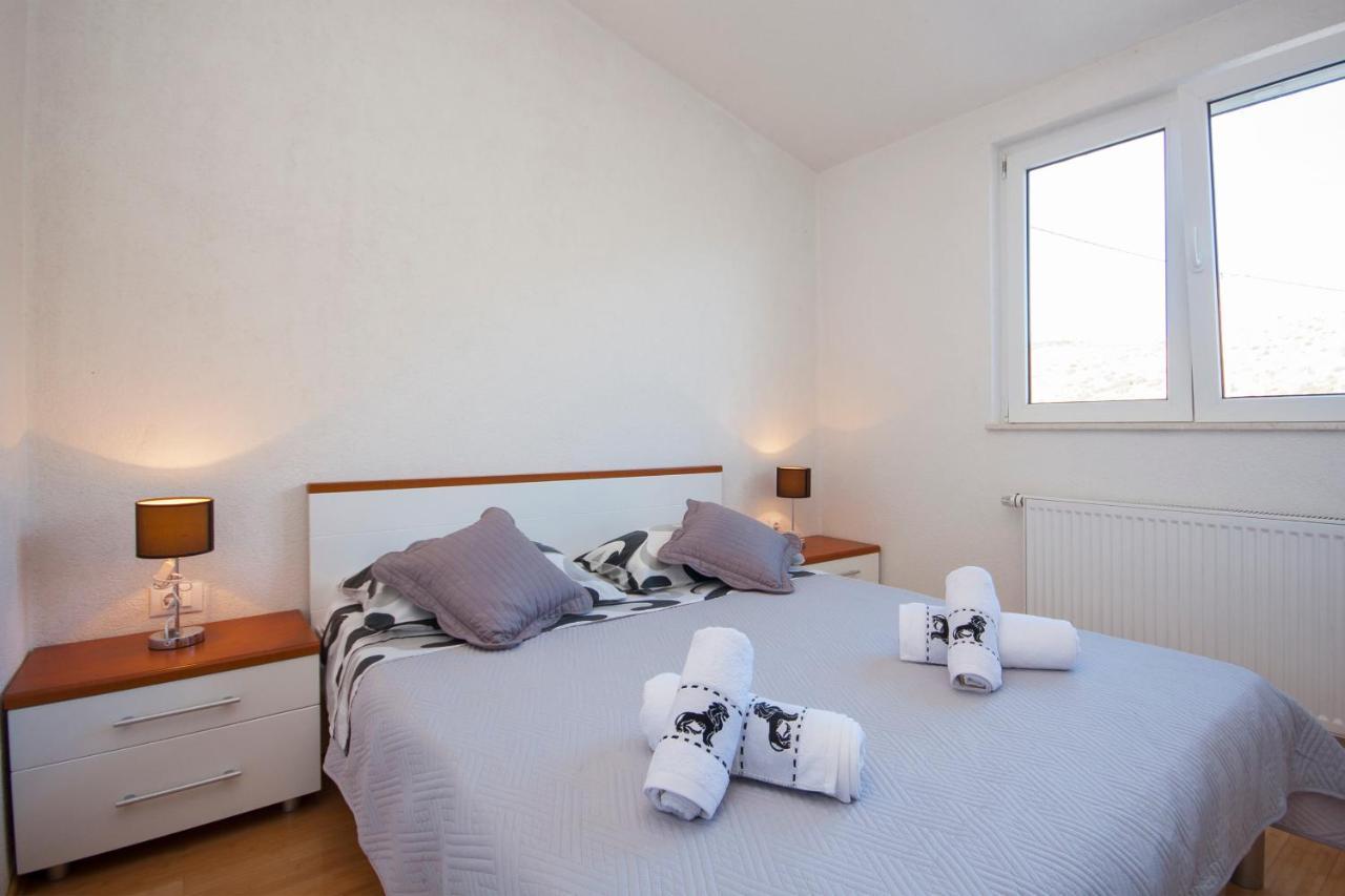 Apartman Sena Примоштен Екстер'єр фото