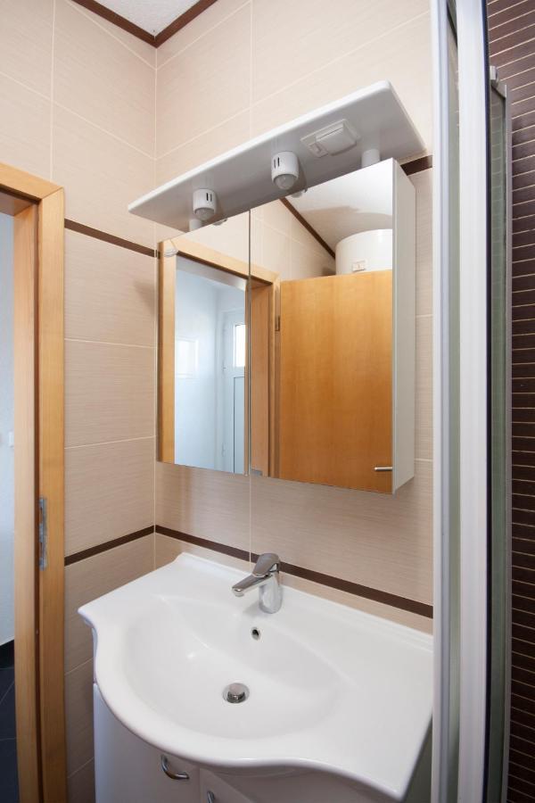 Apartman Sena Примоштен Екстер'єр фото